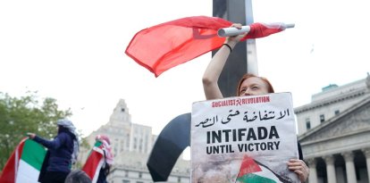 Vándalos antisemitas destrozan el monumento a la Primera Guerra Mundial y queman una bandera estadounidense en Central Park