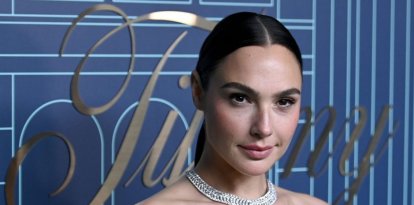 Gal Gadot camina por la alfombra mientras Tiffany & Co. celebra la reapertura de su tienda insignia en Nueva York 'The Landmark', Nueva York, NY, jueves 27 de abril de 2023.