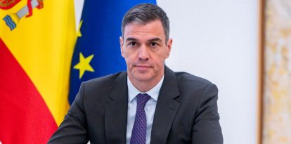 Pedro Sánchez, el presidente del Gobierno de España, dice que está considerando su renuncia tras estallar un escándalo de corrupción que salpica a su esposa