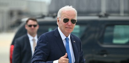 Biden aborda el Air Force One tras pasar seis días oculto