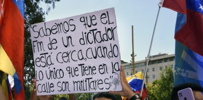 Venezolanos protestas contra el régimen de Maduro