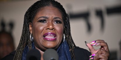 Cori Bush cae ante el fiscal Wesley Bell