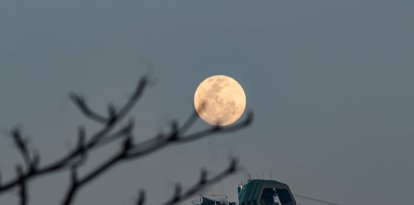 August 18, 2024, Rio De Janeiro, Rio De Janeiro, Brasil: Rio de Janeiro,(RJ),08/18/2024-BLUE MOON/SUPER MOON/RJ - The first Supermoon of 2024 will coincide with the 'Sturgeon Moon' phenomenon, allowing us to appreciate the 'Super Blue Moon'. Next Monday, August 19, whoever decides to stop and observe the night sky will be able to come across the largest and brightest full moon of 2024 so far. (Foto: Ãƒâ€°rica Martin/Thenews2/Zumapress) (Credit Image: © Erica Martin/TheNEWS2 via ZUMA Press Wire)