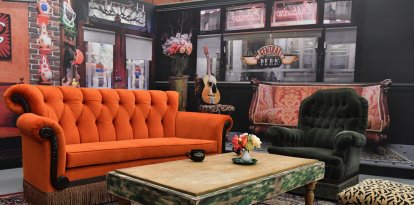 A set scene is on display at the Friends 25th Anniversary New York City Pop-Up press preview on September 05, 2019 in New York. (Photo by Angela Weiss / AFP)