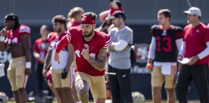 El novato Rick Pearsall en un entrenamiento de los 49ers junto a sus compañeros.