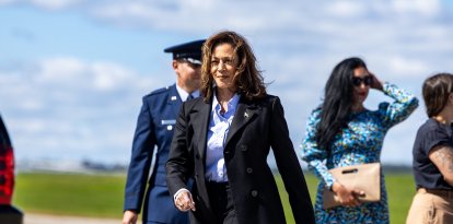 Kamala Harris tras descender del Air Force 2 en una foto de archivo.