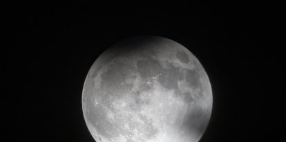 September 17, 2024, Fort Worth, Texas, United States: Sept. 17, 2024. The Super harvest moon during a partial lunar eclipse as the earth passes between the moon and the sun, casting a shadow over the surface as seen from Fort Worth, Tx. (Credit Image: © Ralph Lauer/ZUMA Press Wire)