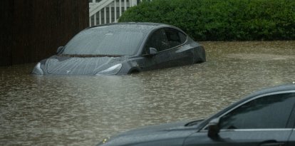 Huracán Helene: Tesla sumergido por el huracán 'Helene'