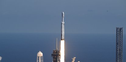 NASA: Un cohete Falcon Heavy de SpaceX con la nave espacial Europa Clipper a bordo despega del Complejo de Lanzamiento 39A del Centro Espacial Kennedy de la NASA en Cabo Cañaveral el 14 de octubre de 2024.