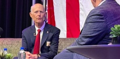 El senador Rick Scott en un Town Hall