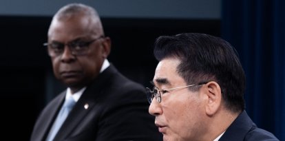 El Secretario de Defensa Lloyd Austin y el Ministro de Defensa surcoreano Kim Yong Hyun