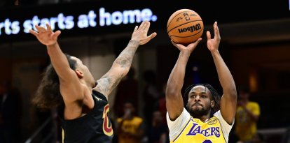 Bronny James anota sus primeros puntos en la NBA contra los Cleveland Cavaliers