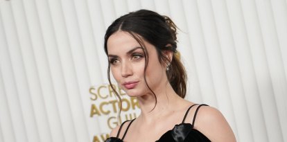 Ana de Armas llega a los 29º Premios Anuales del Sindicato de Actores celebrados en el Fairmont Century Plaza de Los Ángeles