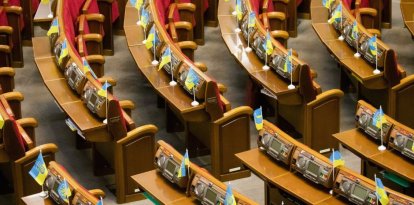 Banderas ucranianas durante una reunión del Parlamento ucraniano (Verkhovna Rada) en el Día de la Unidad de Ucrania.