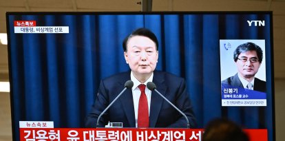 El presidente de Corea del Sur, Yoon Suk Yeol, da un anuncio televisado