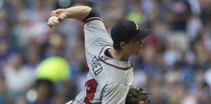 Max Fried lanza la pelota durante un encuentro con los Atlanta Braves