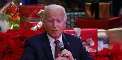 Joe Biden habla durante una visita al Hospital Pediátrico Nacional en Washington, DC