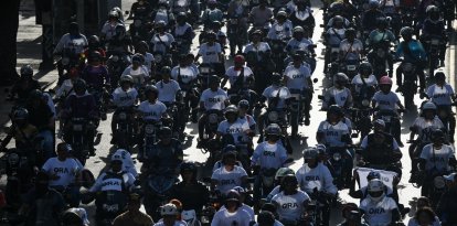 Civiles recorren las calles de Venezuela intimidando a la oposición - AFP