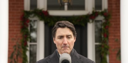 Justin Trudeau, primer ministro canadiense, fuera de Rideau Cottage en Ottawa