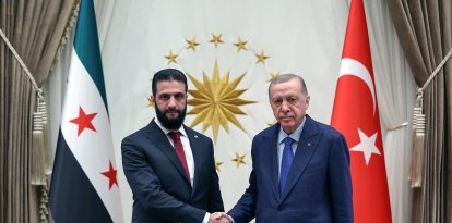 El presidente turco Recep Tayyip Erdogan y el líder sirio Ahmed al-Sharaa en Ankara, Turquía