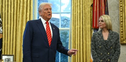 Donald Trump y la fiscal general Pam Bondi