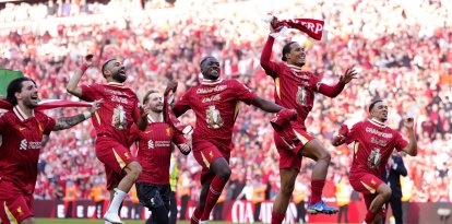 Los jugadores del Liverpool, celebrando el título