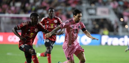 Messi ataca durante la goleada a los Red Bulls