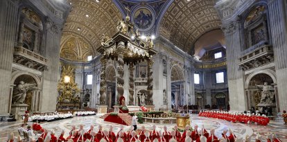 Cardenales asisten a la V Misa Novendali en memoria del Papa Francisco en la Basílica de San Pedro, Ciudad del Vaticano, 30 de abril de 2025.