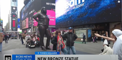 La estatua en el Times Square