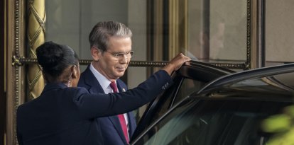 Scott Bessent sale rumbo a reunión sobre aranceles en Ginebra