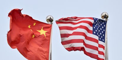 Banderas de China y Estados Unidos/ Pedro Pardo