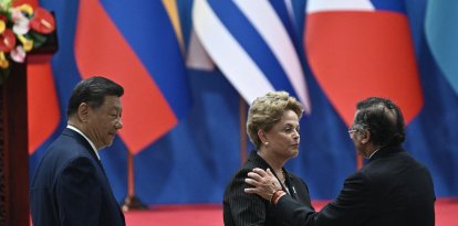 Gustavo Petro saluda a Xi Jinping y Dilma Rousseff