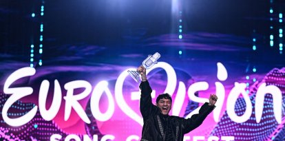El cantante austriaco Johannes Pietsch, conocido como JJ, celebra su victoria