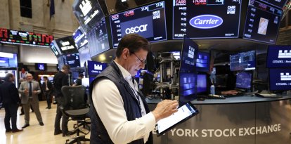 Un trader, trabajando en la Bolsa de Nueva York