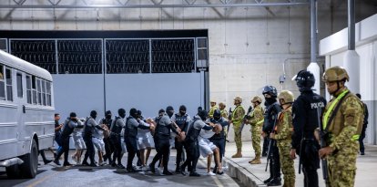 Presuntos miembros del Tren de Aragua en una prisión salvadoreña