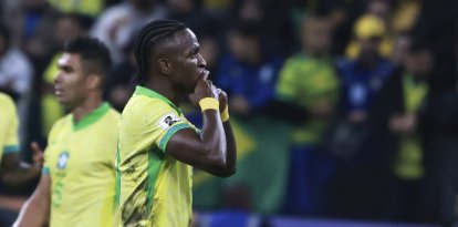 Vinicius Junior festeja su gol a Paraguay en la clasificatoria Sudamericana para el Mundial 2026