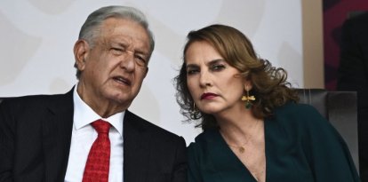 Andrés Manuel López Obrador (izq.),con su esposa, Beatriz Gutiérrez Müller