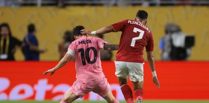 Lionel Messi y Trezeguet en el arranque del Mundial de Clubes