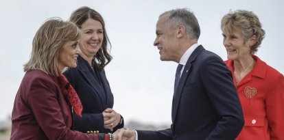 Mark Carney, Jyoti Gondek y Danielle Smith