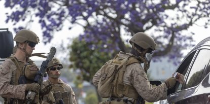 Marines protegen un edificio federal en Los Ángeles