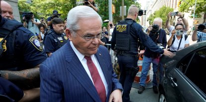 Bob Menendez, a la entrada de un tribunal. Imagen de archivo