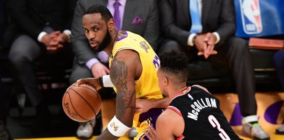 LeBron James de Los Angeles Lakers durante un partido