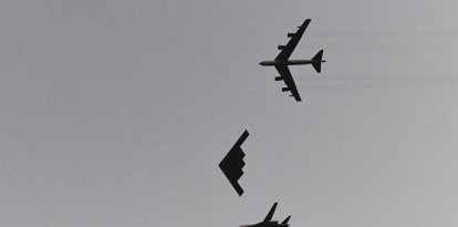 Imagen de archivo de bombarderos B-52H Stratofortress, B-2 Spirit y B-1B Lancer