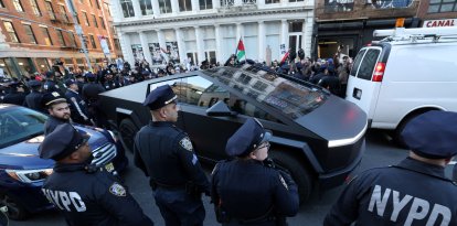 Agentes del NYPD, en una manifestación a favor de Palestina