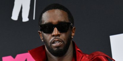 El productor musical Sean "Diddy" Combs posa ante las cámaras en unos premios de música