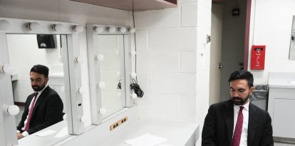 Zohran Mamdani antes de un debate en las primarias.