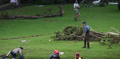 Un grupo de voluntarios colabora con los servicios de emergencias en Texas.