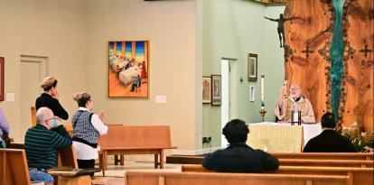 Misa en una iglesia en California.