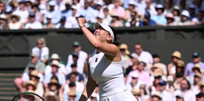 Anisimova celebra su victoria frente a Sabalenka en Wimbledon 2025