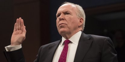 El exdirector de la CIA, John Brennan, juramentando su cargo